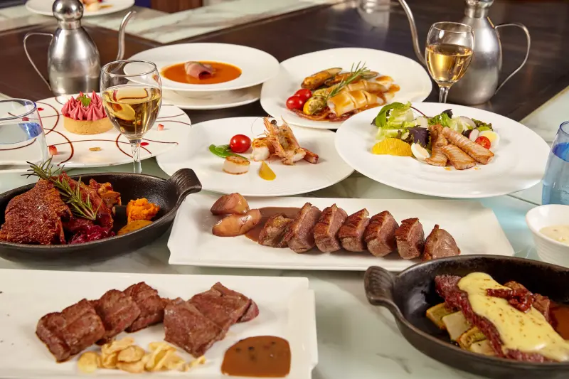 聖誕節、跨年夜、約會慶祝找餐廳？來夏慕尼就對了！主廚特製超完美新菜：夢幻和牛、經典鴨胸、火焰熔岩起司牛排、阿爾薩斯豬腳，讓你不出國都能感受獨特法式浪漫情懷。