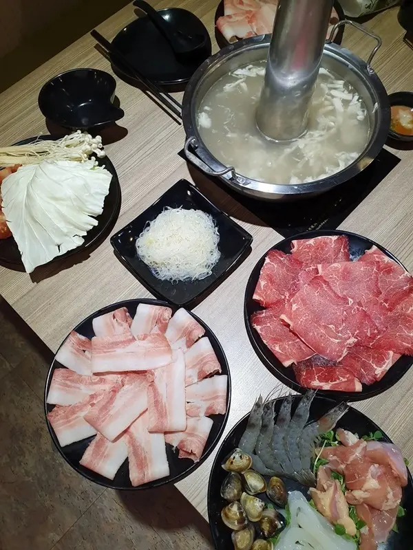 美食窩客 胖樺 曾在「連進酸菜白肉鍋(青島店)」