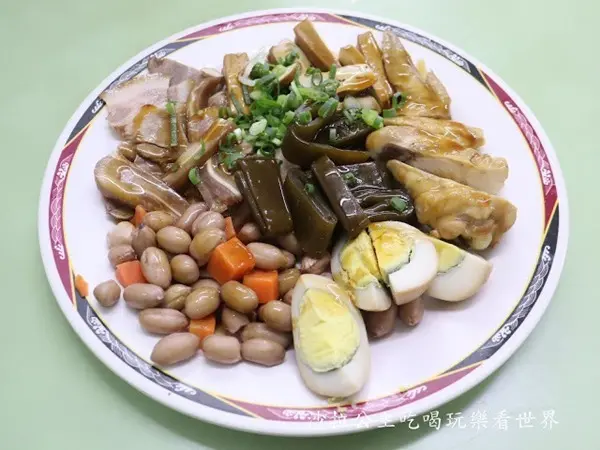 吳家牛肉麵 (北投店) /美食窩客 沙拉飯團 提供 未經許可，不得轉載