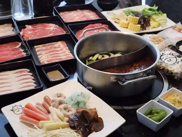 美食窩客 ifunny艾方妮 曾在「金大鋤壽喜燒 三創店」