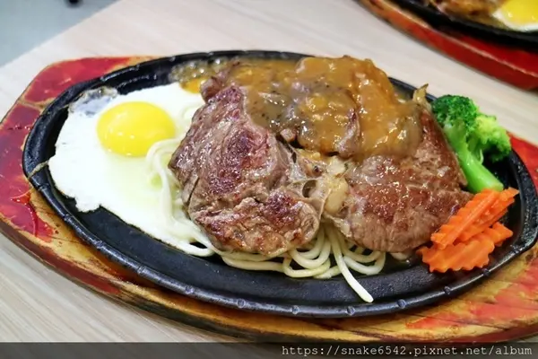 美食窩客 蛇尖上的趣味 曾在「家家牛排屋」