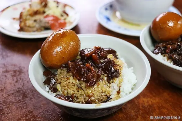 矮仔財滷肉飯 /美食窩客 海綿飽飽的鳳梨城堡 提供 未經許可，不得轉載