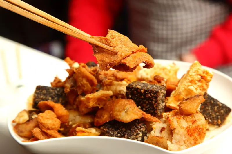 美食窩客 大手牽小手。玩樂趣 曾在「噴汁炸雞(新莊店)」