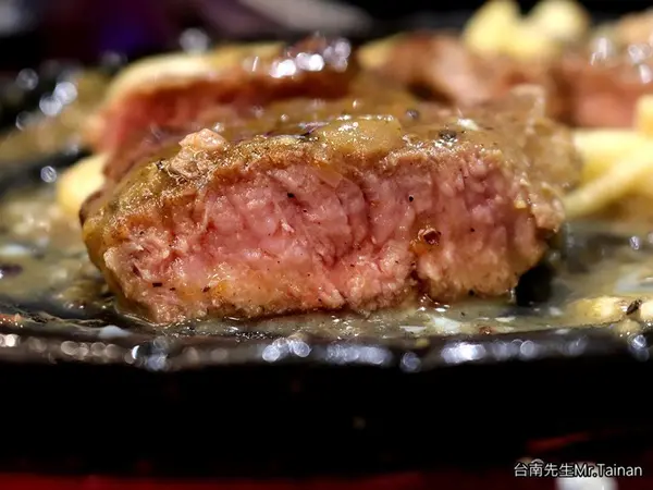 美食窩客 台南先生 曾在「行家牛排頂安店」