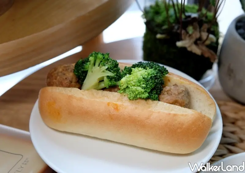 星巴克生吐司、芝麻抹茶那堤、燕麥奶/ WalkerLand窩客島整理提供 未經許可不可轉載