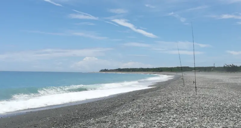 搭火車玩東海岸，北迴線蘇澳到花蓮路段美景看不完、美食吃不停，無國界料理、街邊小吃、文青店舖和無敵海景，發現東台灣之美。