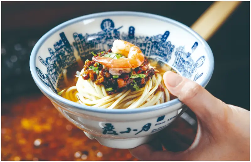 嚐鮮族的最愛！來點充滿台南人情味的度小月擔仔麵，即日起來店內用餐指定消費滿額即享有專屬甜點一份。