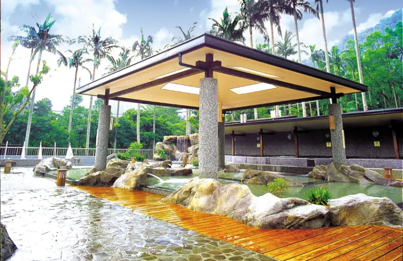 老字號「大板根森林溫泉酒店」提供嶄新泡湯和森林浴的絕佳空間，親山近水是北台灣獨一無二的放鬆好去處，還有養生又美味的料理。