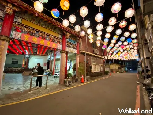 新竹版「普濟燈會」來了！新竹第一屆「文雅里富町燈節」悄悄試燈，近300盞手繪燈籠打造最浪漫「燈籠走廊」。