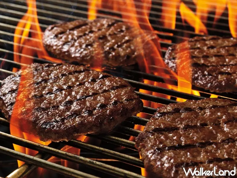 漢堡王無麵包版「四層牛肉堡、雙層辣雞腿堡」 / WalkerLand窩客島整理提供 未經許可不可轉載