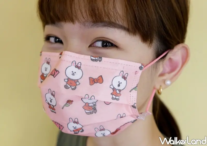 LINE FRIENDS系列「復古版成人醫療口罩」 / WalkerLand窩客島整理提供 未經許可不可轉載