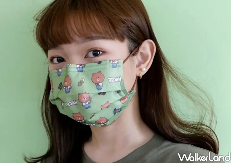LINE FRIENDS系列「復古版成人醫療口罩」 / WalkerLand窩客島整理提供 未經許可不可轉載