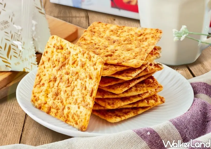 老媽拌麵、福義軒「麻辣芝士蘇打餅」 / WalkerLand窩客島整理提供 未經許可不可轉載