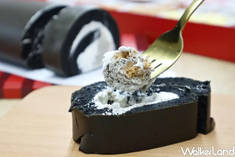 亞尼克新品 黑芝麻咔滋咔滋生乳捲   / WalkerLand窩客島提供 未經許可，不得轉載