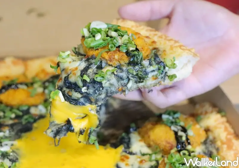 必勝客 蒜香黑咖哩豬排比薩 / WalkerLand窩客島提供 未經許可，不得轉載