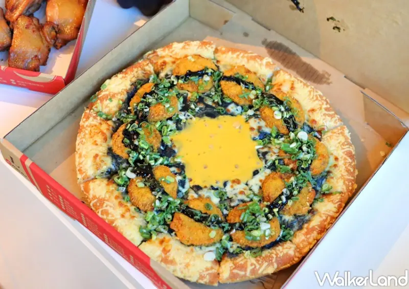 必勝客 蒜香黑咖哩豬排比薩 / WalkerLand窩客島提供 未經許可，不得轉載