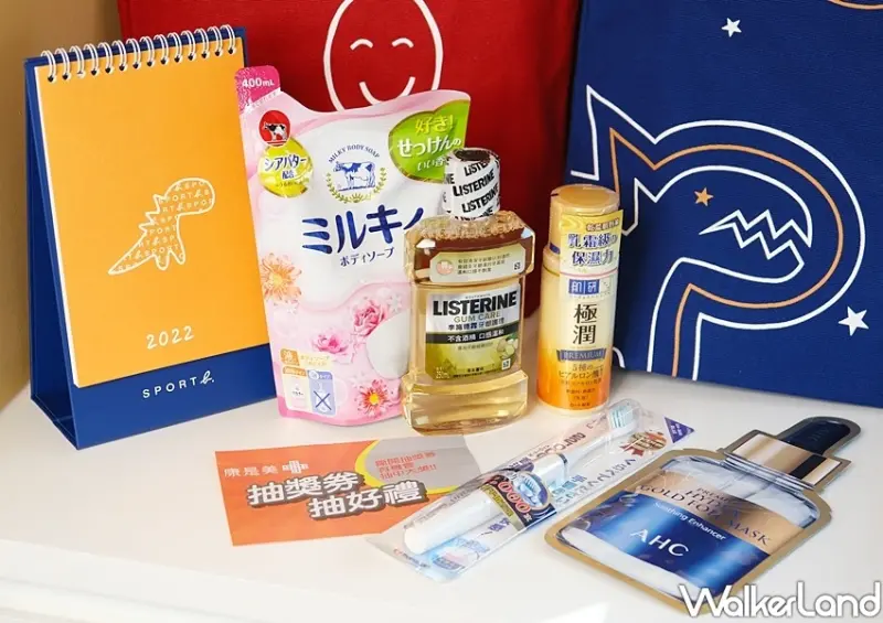 康是美「SPORT b.電音恐龍、agnès b.法式微笑帆布包」 / WalkerLand窩客島整理提供 未經許可不可轉載