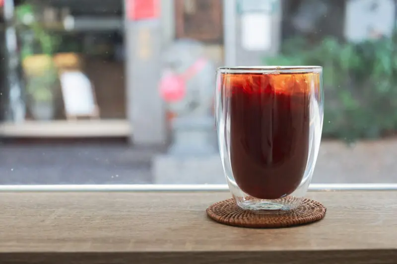 【覓宓咖啡Mystery Café】一處鬧中取靜的咖啡小店／推薦限量法式甜點「可麗露」、手工比利時鬆餅＆隱藏版冰心老滷豆干／手沖單品咖啡