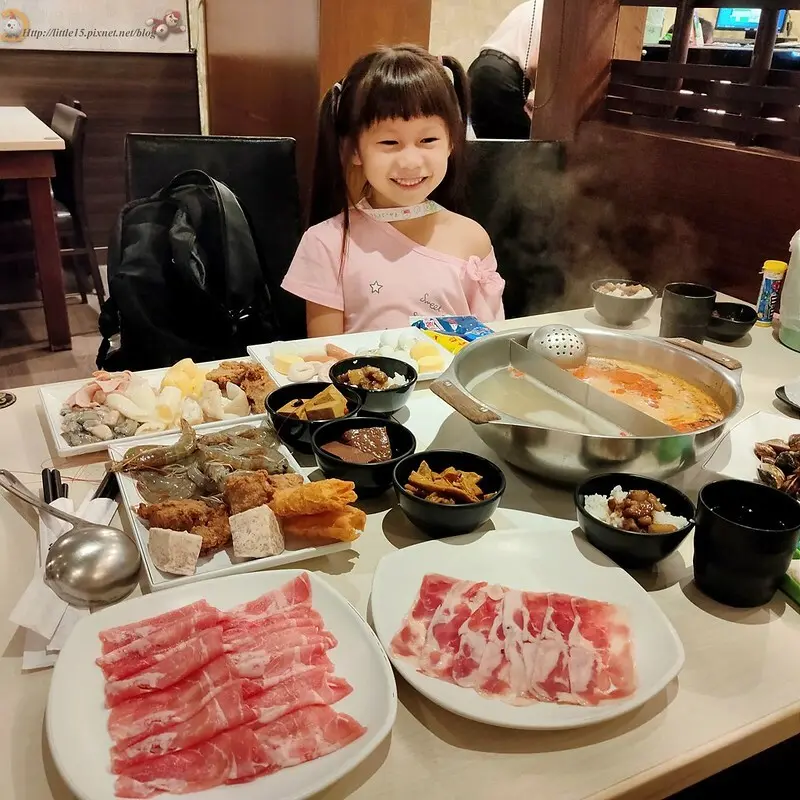台南吃到飽│台南壽星優惠│台南火鍋吃到飽│永康吃到飽│中華路美食 XM麻辣鍋 麻奶湯頭/酸白菜湯頭新上市 海鮮超級新鮮 肉品現點現切 狸小路蛋糕、台式馬卡龍、豆花吃到飽