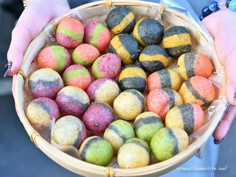 玖肆地瓜球｜台中夯到爆的人氣排隊地瓜球在這裡，顏色多到你無法想像，每次款式不一定～