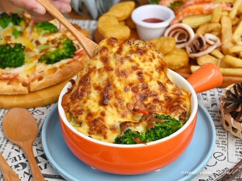 牛胖手作｜台中人氣鹽可頌新菜單上線啦～義式料理新登場，親民價格，高品質享受，還有四人同行一人免費～