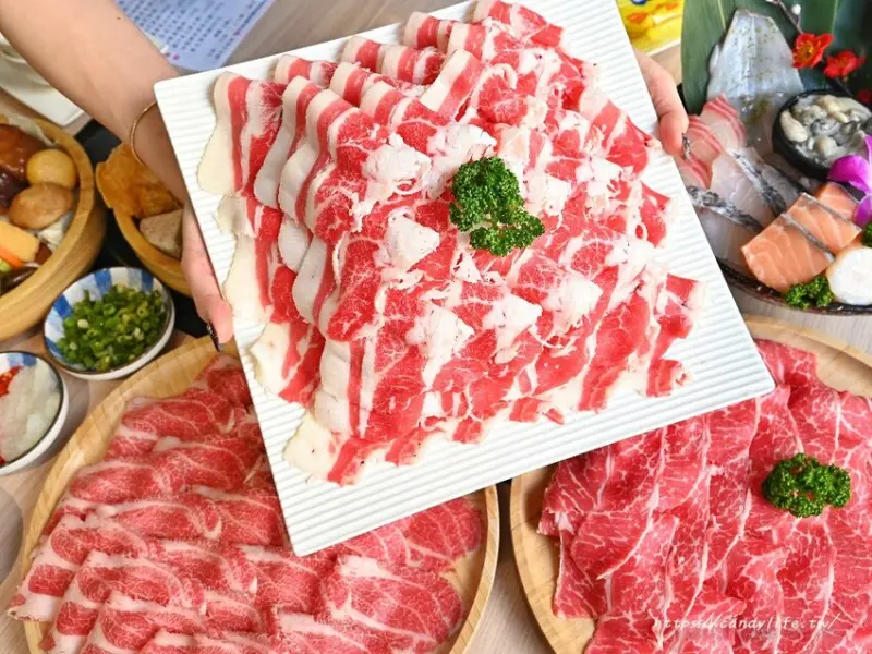 牛鍋私藏鍋物｜質感平價鍋物，超美庭院，飲料、冰淇淋自助吧吃到飽，超狂30盎司小肥牛加購價只要6折，營業至凌晨兩點，晚上10點半後第二鍋半價～