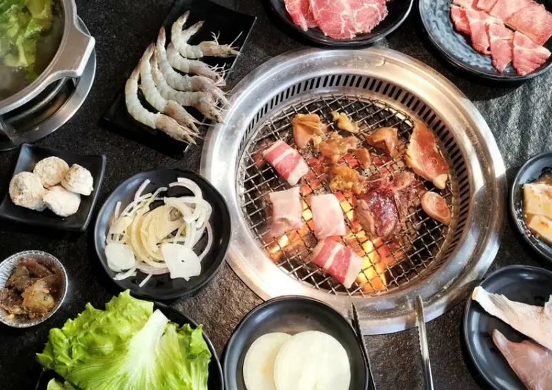 剝好殼的蝦蝦就是特別好吃-嘉義逐鹿炭火燒肉