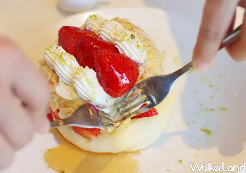 FLIPPER'S 奇蹟的舒芙蕾鬆餅 草莓千層 / WalkerLand窩客島提供 未經許可，不得轉載