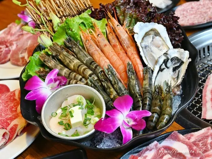 香香燒肉工坊｜台中燒肉火鍋吃到飽，超過70種食材，最低只要590元起，加價升級和牛、生蠔無限吃，還加贈活體泰國蝦～