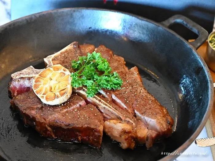 THE WANG｜台中約會、慶生、聖誕餐廳首選，王品集團頂級牛排餐廳，乾式熟成丁骨牛排，還有季節限定大湖草莓起司鍋～