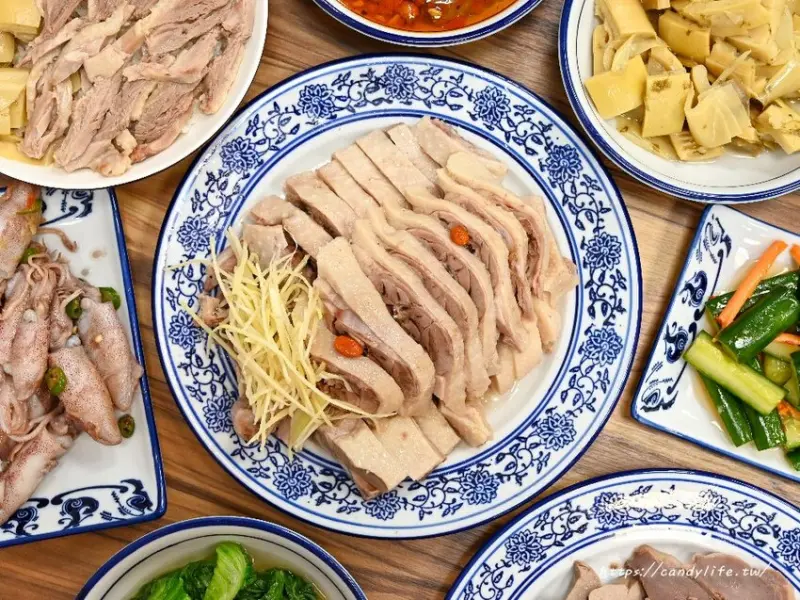 酉金鵝｜現切無骨鵝肉專賣店，現切鵝肉切盤，銷魂鵝肉飯，還有新鮮現熬的鵝骨湯喝到飽～