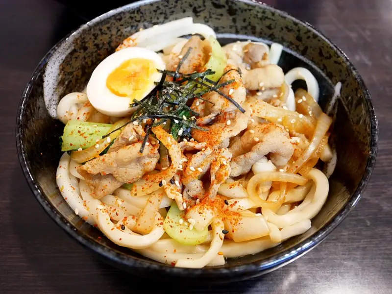 大里日式烏龍麵專賣店，炒烏龍口感Q彈有嚼勁，日式風味醬汁超耐吃-烏龍麵所