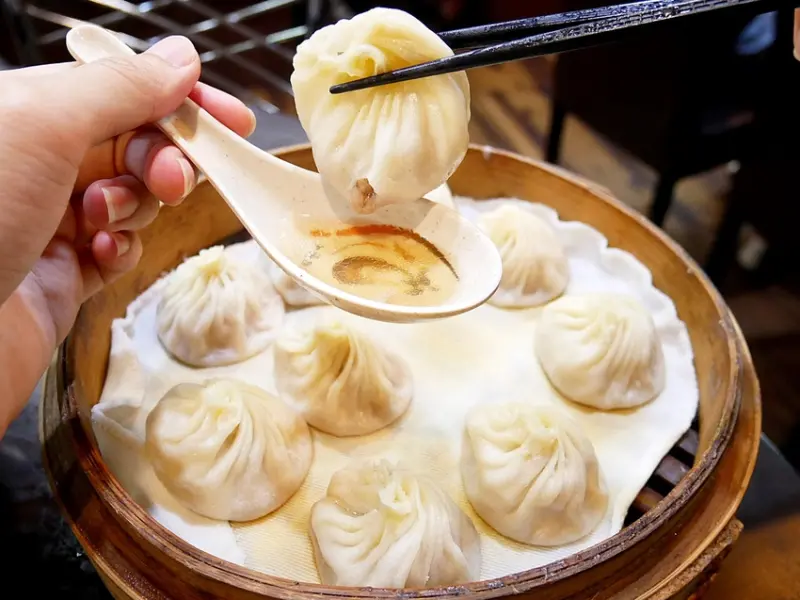 信義區小籠包、牛肉麵，用餐時間永遠都在排隊，不是店家動作太慢，實在是人潮太多-北大行小籠包