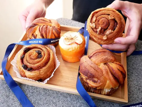 人氣肉桂捲禮盒一次可以吃到五種風味，還有超罪惡的「胖死你醬」可以加