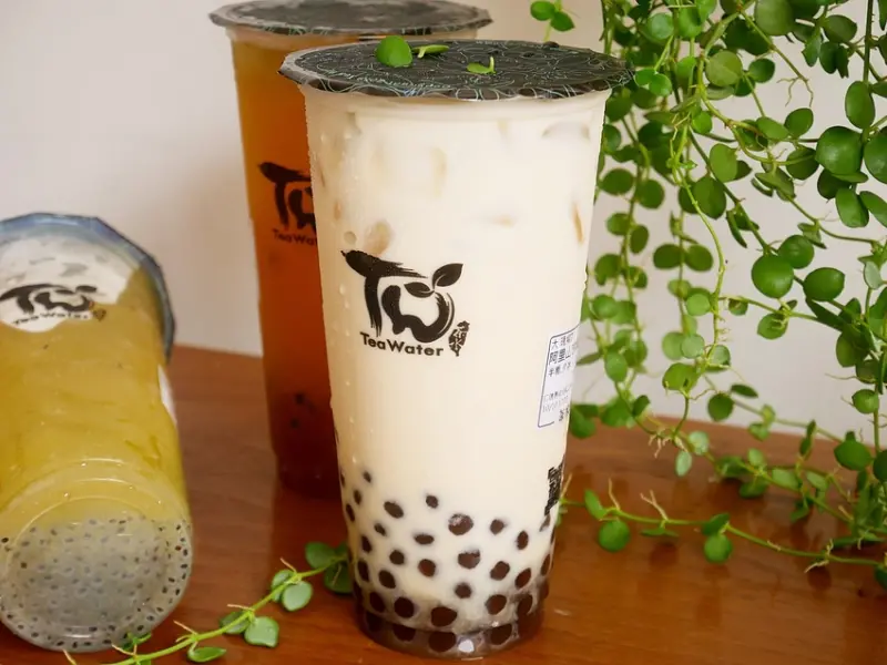 頭一次看到奶蓋內加入滿滿香草籽的，但第一名卻不是這杯，水果系列太強大