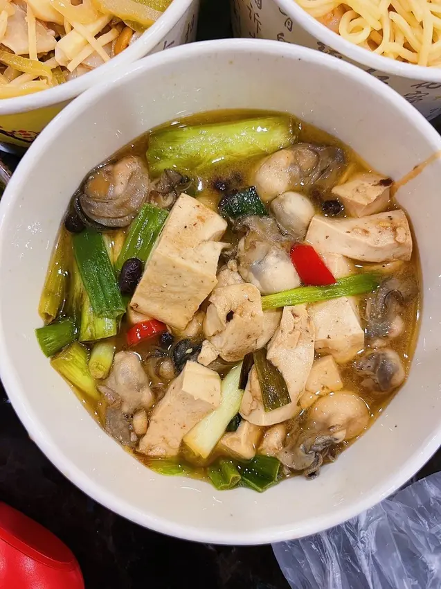 [台北台式]內湖區文德站「黑松熱炒（黑白切、鵝肉、羊肉爐）」外帶回家也好美味的平價熱炒/選擇超多道道夠味不死鹹/薑絲大腸味道酸得夠味/附菜單