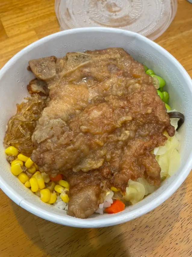 午餐吃什麼~就愛排骨飯的上班族快來梁社漢排骨吧! 