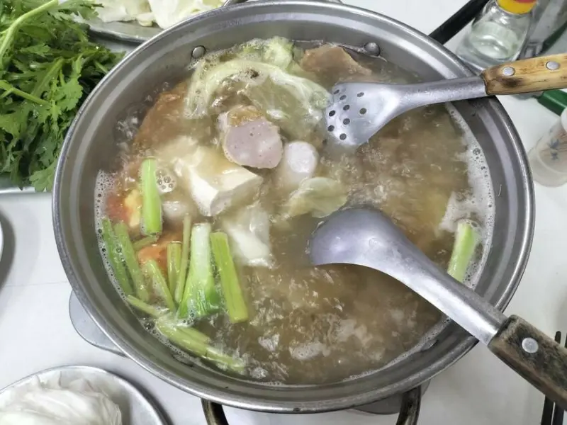 在地人巷弄美食口袋名單-台南小豪洲沙茶爐中正總店