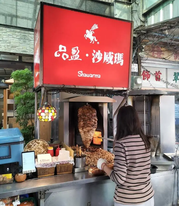 直接來份大的肉多多還有起司-嘉義品盈沙威瑪