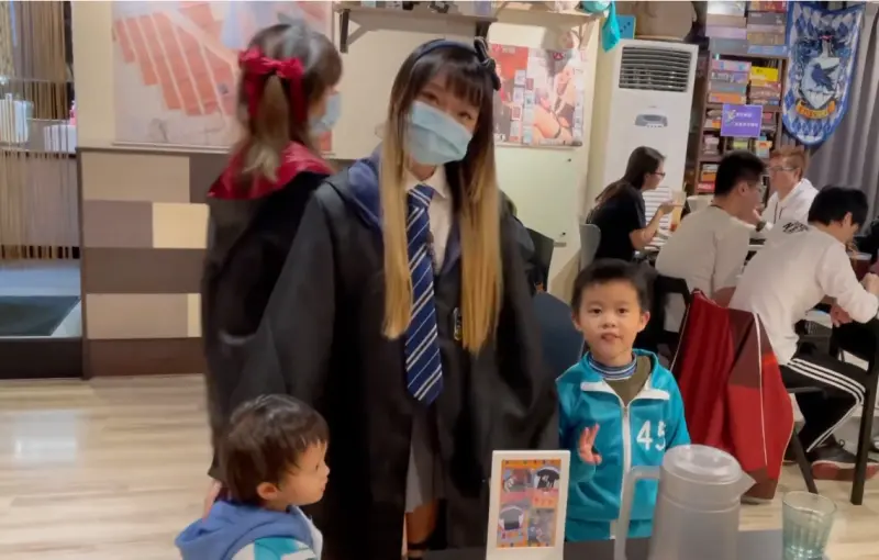 《SKR時刻動漫》｜時刻動漫休閒娛樂餐廳｜Restaurant 女僕餐廳｜超好吃的～還有不同動漫卡通在餐盤上哦😊#skrr#skr動漫#Skr餐廳#squidgameediti#nftartist