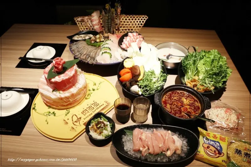 火鍋第一品牌樂多多集團~旗下爆紅名店肉多多火鍋來桃園南崁開了 爆炒湯底桌邊現炒 $268起可無限享用近六十種豐富自助吧