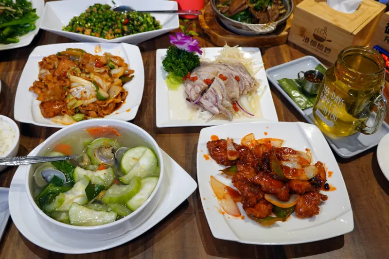 精緻平價條通熱炒-港都熱炒中山旗艦店，雙連捷運站美食聚會推薦餐廳，中山熱炒宵夜美食，星級溯源、多國外語平板點餐雙連站熱炒