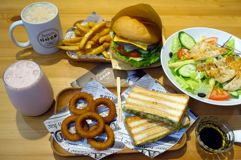 手作醬料的三重好吃漢堡、早午餐-好好吃飯，三重西式料理下午茶聚餐包場、三重餐廳場地租借