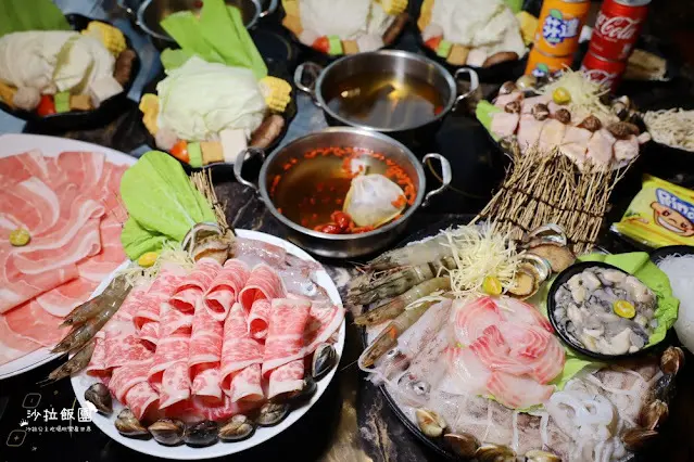 一次倒半罐剝皮辣椒當湯底、台北多家分店可以吃到