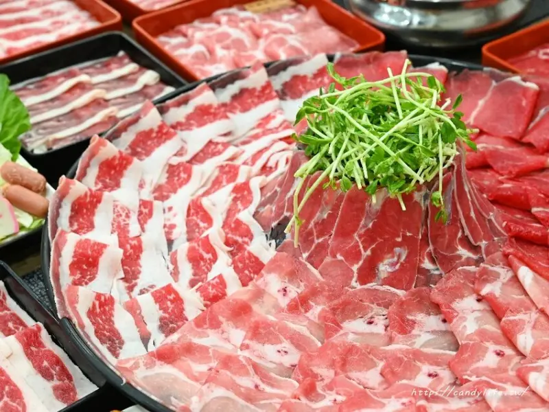 鬥牛士二鍋｜台中火鍋吃到飽，六種鍋底任選，最低只要338元起，超狂大肉盤吃到飽，還有熟食、炸物、甜點、剉冰任你吃，當日壽星還享半價優惠～