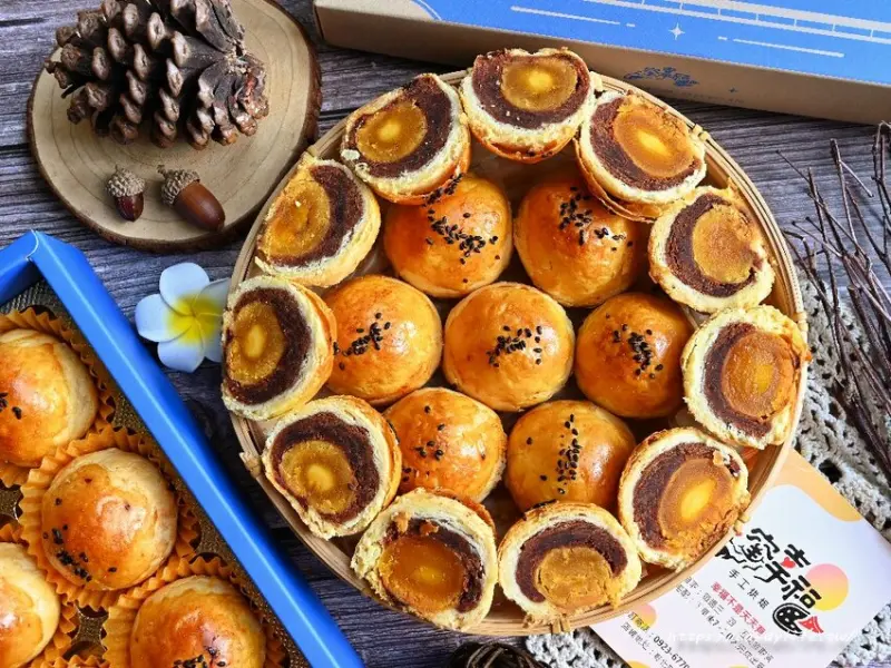窯幸福手工烘焙｜網路爆紅，被披薩耽誤的蛋黃酥在這裡，一開單就爆單！年節送禮首選，一吃就回不去啦！