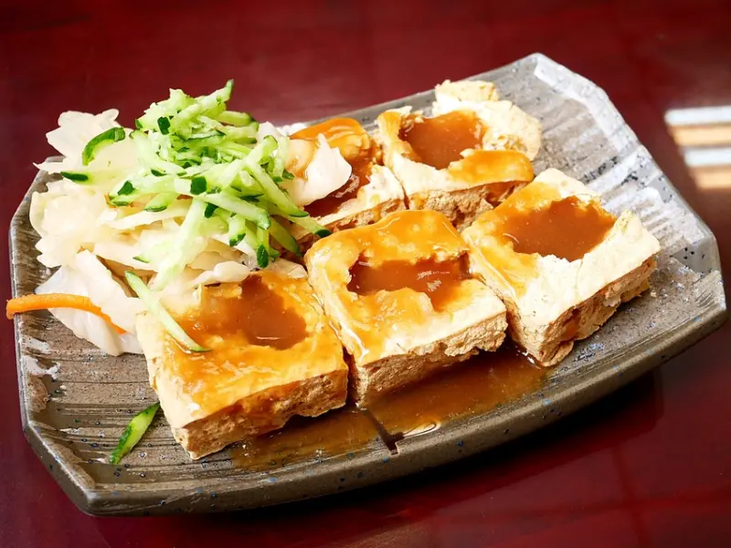 埔里臭豆腐推薦，除了炸豆腐還有各種特色吃法，咬下超爆漿在地高人氣