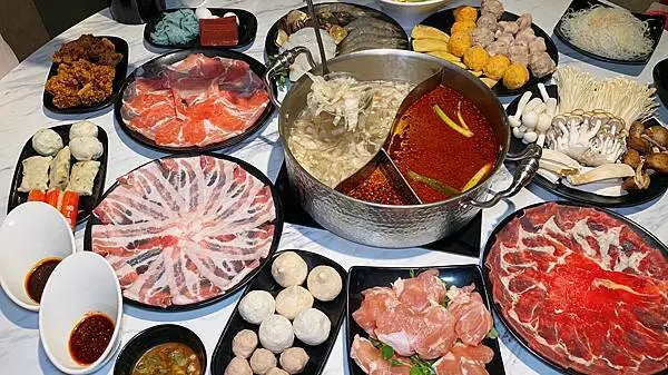 [內湖美食] 騰爐酸菜白肉鍋x漢方麻辣鍋 單點品質吃到飽火鍋只要$539起 #內湖區西湖站美食 @蛋寶趴趴go