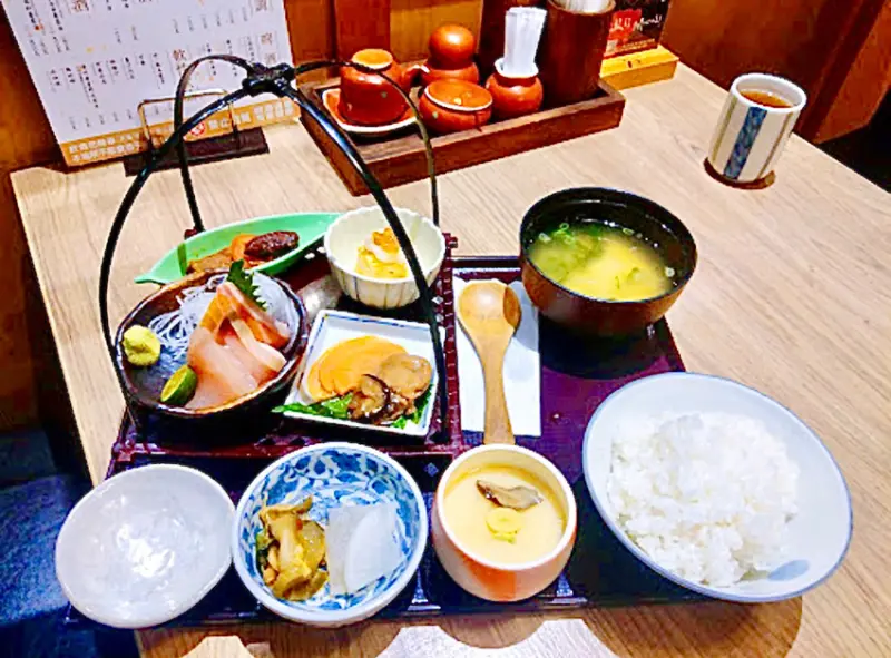 [台北日式]大直劍南路站「鳥丈爐端燒」串燒店的定食套餐好划算/套餐選擇多樣又美味/食材新鮮料理單純/附菜單