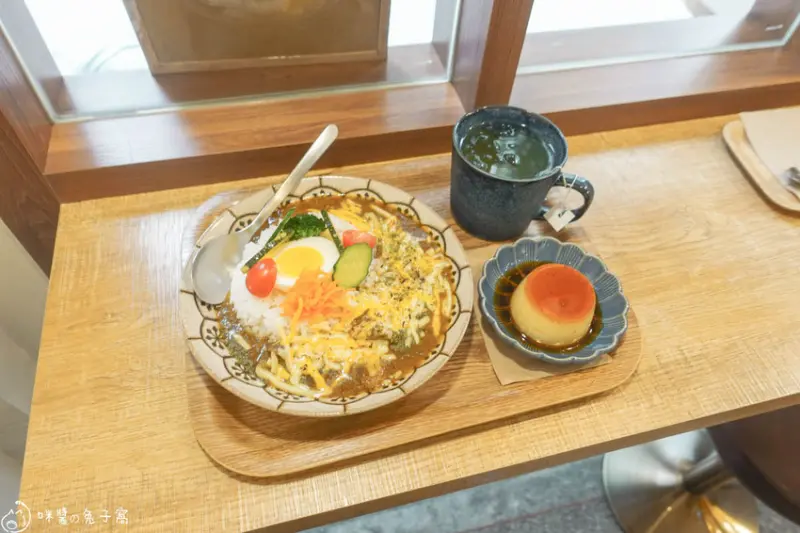 板橋美食。涎 咖哩.洋食 板橋車站附近的咖哩小店  微辣香料咖哩還有焦糖布丁跟肉桂捲